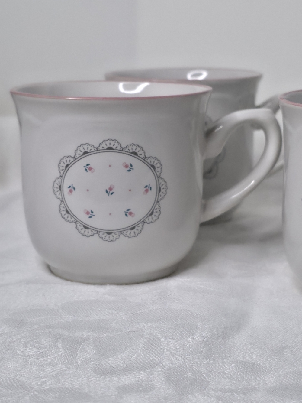 Vintage Japan Victoriana Stoneware Coffee Mugs Set 4